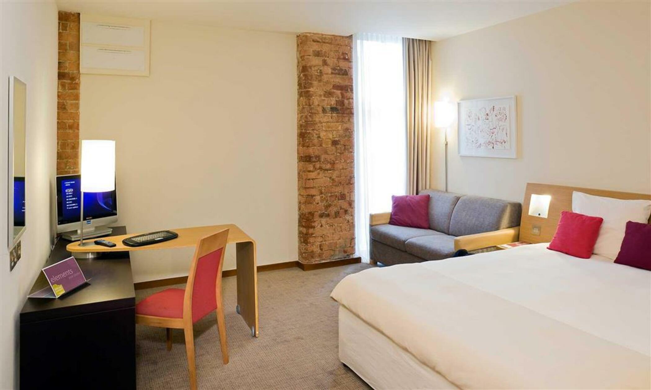 Novotel Cardiff Centre Room photo