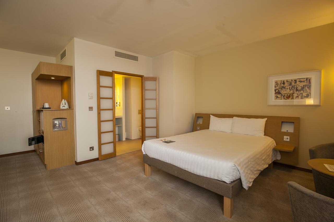 Novotel Cardiff Centre Exterior photo