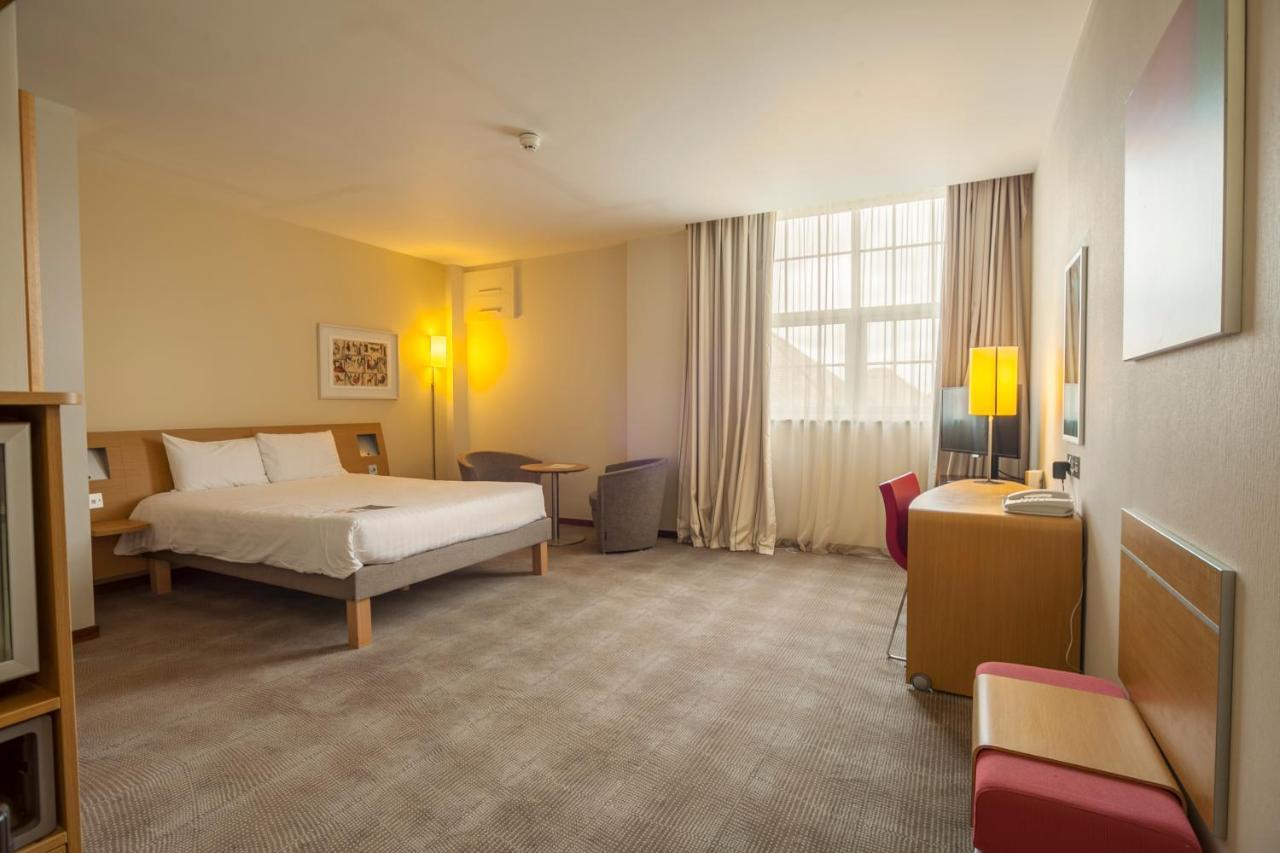 Novotel Cardiff Centre Exterior photo