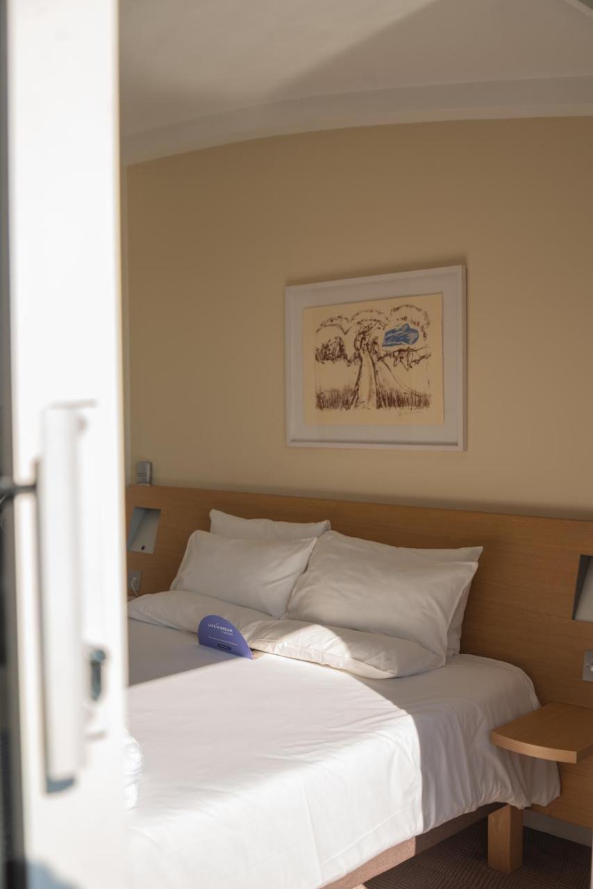 Novotel Cardiff Centre Exterior photo